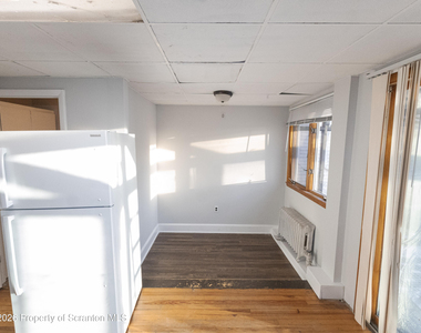 418 E Market Street - Photo Thumbnail 9