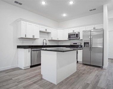 308 Pearl Street - Photo Thumbnail 7