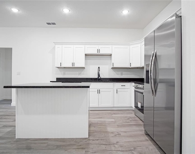 308 Pearl Street - Photo Thumbnail 9