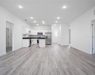 308 Pearl Street - Photo Thumbnail 11
