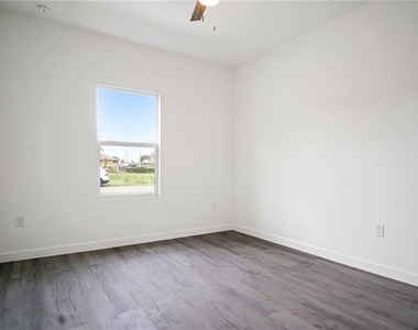 308 Pearl Street - Photo Thumbnail 22