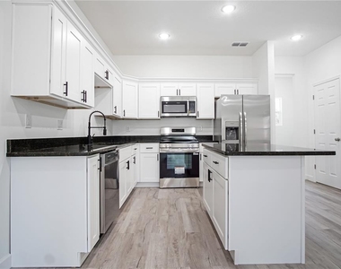 308 Pearl Street - Photo Thumbnail 8