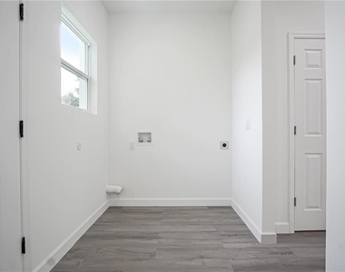 308 Pearl Street - Photo Thumbnail 27