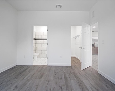 304 Pearl Street - Photo Thumbnail 14