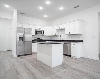 304 Pearl Street - Photo Thumbnail 7