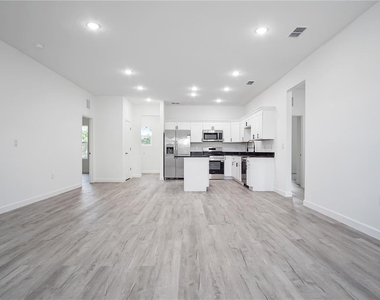304 Pearl Street - Photo Thumbnail 10