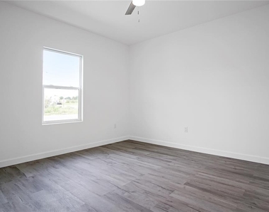 304 Pearl Street - Photo Thumbnail 15