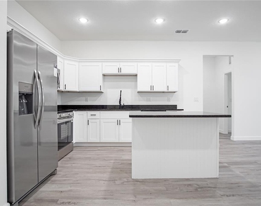 304 Pearl Street - Photo Thumbnail 9