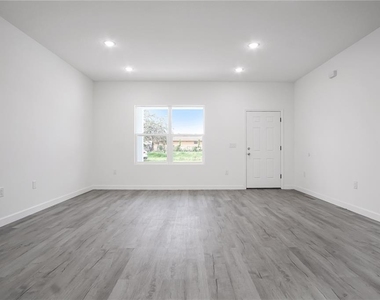 304 Pearl Street - Photo Thumbnail 11