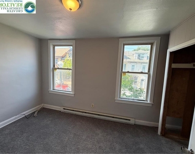 410 E 4th Street - Photo Thumbnail 4