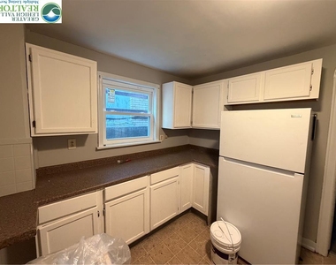 410 E 4th Street - Photo Thumbnail 2