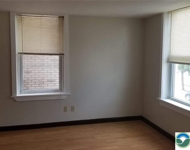 738 E 4th Street - Photo Thumbnail 7