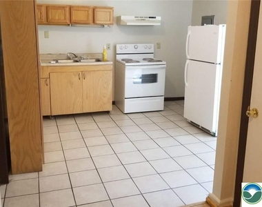 738 E 4th Street - Photo Thumbnail 5
