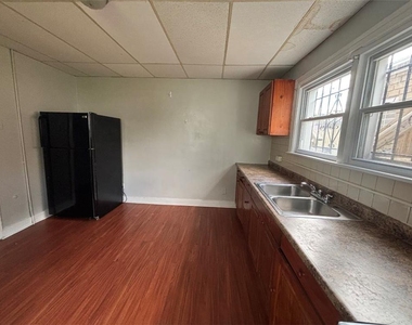 1304 Lehigh Street - Photo Thumbnail 3