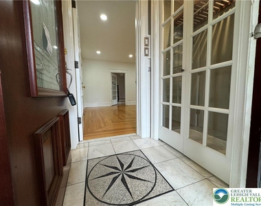 2201 W Gordon Street - Photo Thumbnail 5