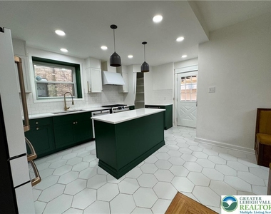 2201 W Gordon Street - Photo Thumbnail 17
