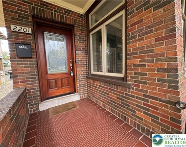 2201 W Gordon Street - Photo Thumbnail 3