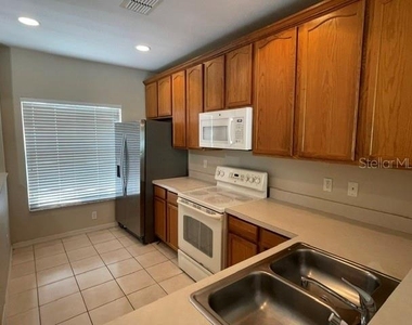 10817 Savannah Wood Drive - Photo Thumbnail 9