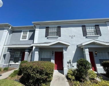 10817 Savannah Wood Drive - Photo Thumbnail 3