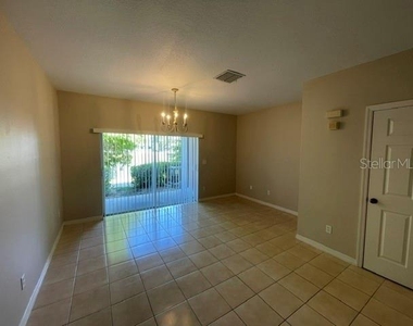 10817 Savannah Wood Drive - Photo Thumbnail 8