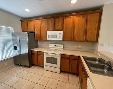 10817 Savannah Wood Drive - Photo Thumbnail 6