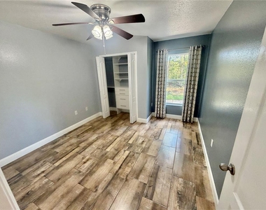 1230 Silverdale Street - Photo Thumbnail 14