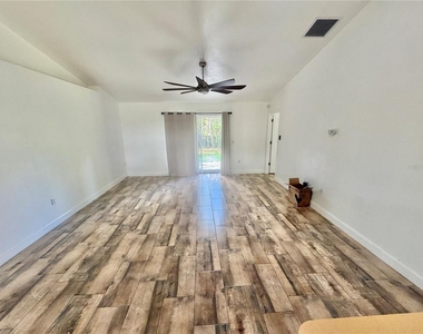 1230 Silverdale Street - Photo Thumbnail 3
