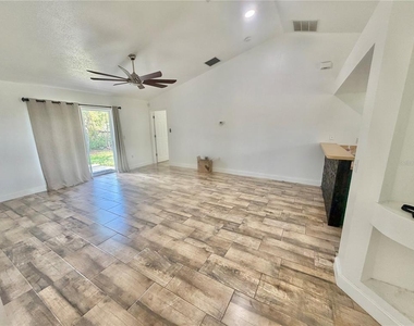 1230 Silverdale Street - Photo Thumbnail 5