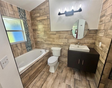 1230 Silverdale Street - Photo Thumbnail 9