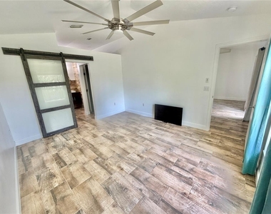 1230 Silverdale Street - Photo Thumbnail 7