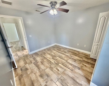 1230 Silverdale Street - Photo Thumbnail 15