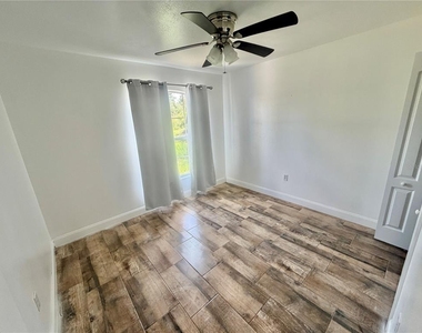 1230 Silverdale Street - Photo Thumbnail 11