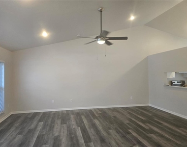 901 Beresford Way - Photo Thumbnail 8