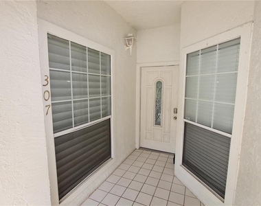 451 Hamptoncrest Circle - Photo Thumbnail 5