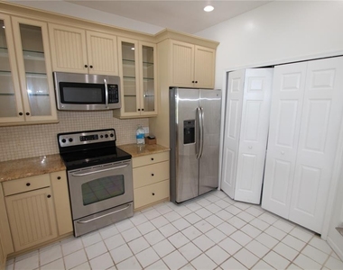 451 Hamptoncrest Circle - Photo Thumbnail 10