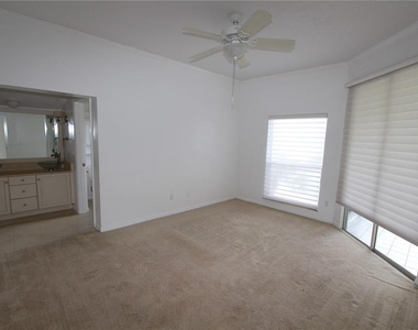 451 Hamptoncrest Circle - Photo Thumbnail 6