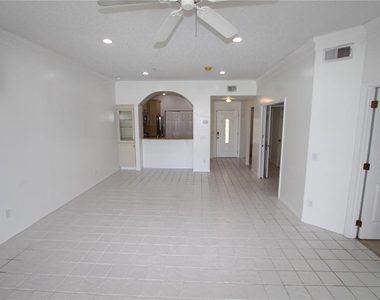 451 Hamptoncrest Circle - Photo Thumbnail 4