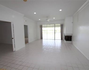 451 Hamptoncrest Circle - Photo Thumbnail 3