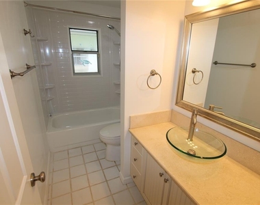 451 Hamptoncrest Circle - Photo Thumbnail 11
