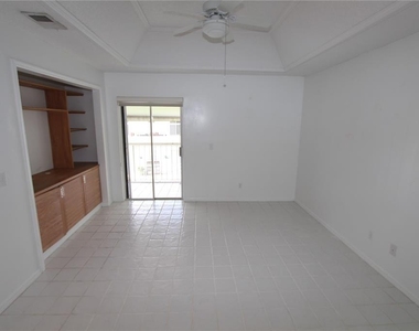 451 Hamptoncrest Circle - Photo Thumbnail 7