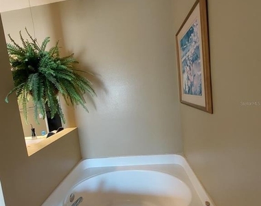 2633 Ne 27th Street - Photo Thumbnail 14