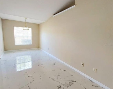 1102 Ne 21st Terrace - Photo Thumbnail 23