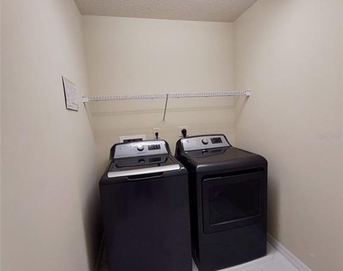 1102 Ne 21st Terrace - Photo Thumbnail 19