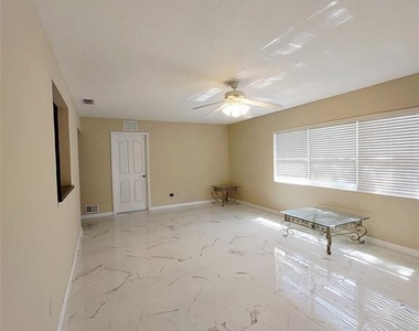1102 Ne 21st Terrace - Photo Thumbnail 1