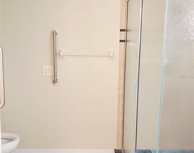 1102 Ne 21st Terrace - Photo Thumbnail 29