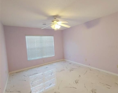 1102 Ne 21st Terrace - Photo Thumbnail 10