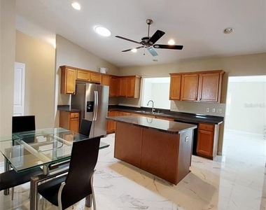 1102 Ne 21st Terrace - Photo Thumbnail 15