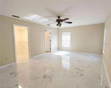 1102 Ne 21st Terrace - Photo Thumbnail 26