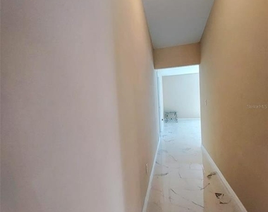 1102 Ne 21st Terrace - Photo Thumbnail 33