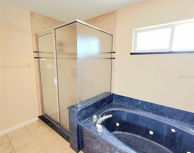 1102 Ne 21st Terrace - Photo Thumbnail 13